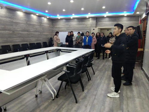 臨夏市干部電商培訓(xùn)班學(xué)員參觀電子商務(wù)公共服務(wù)中心，探索電商發(fā)展新路徑